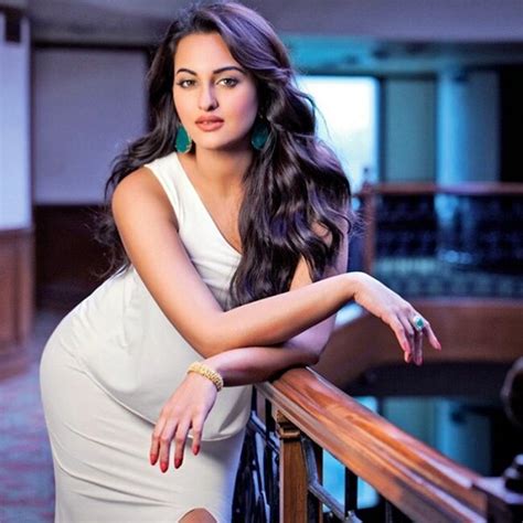 sonakshi sinha ke sexy photo